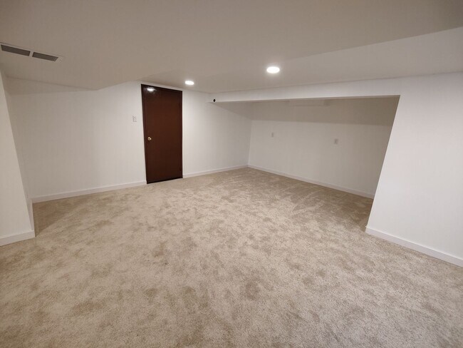 Building Photo - *Well-Maintained & Spacious 3BD/1.5BA Single Family Home Available in Baldwin*