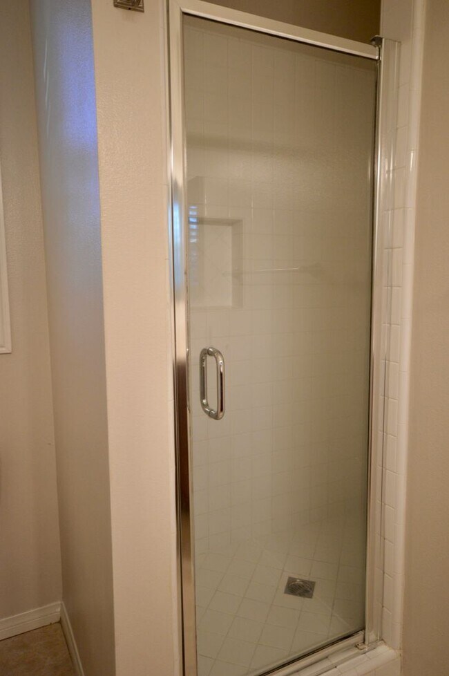 Building Photo - Charming 3-Bedroom Irvine Condo with Attac...