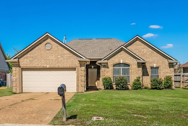 Building Photo - 300 Mossy Springs Dr