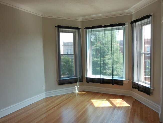 Building Photo - 3918 W Van Buren St