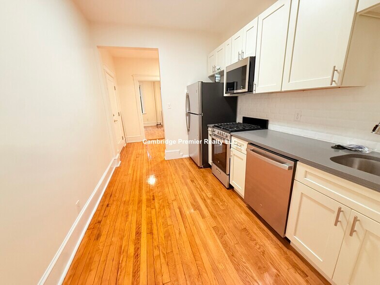 Building Photo - 22 Brainerd Rd