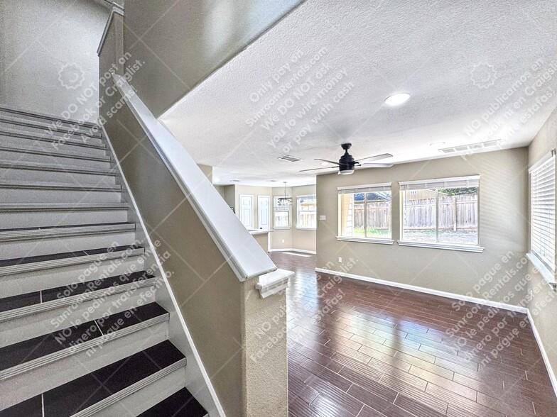 Building Photo - 833 Sagewood Trail