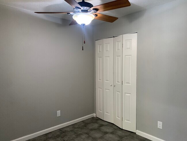 Building Photo - 6280 Havenside Dr