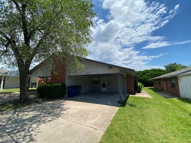 Primary Photo - 4723 S Granite Pl