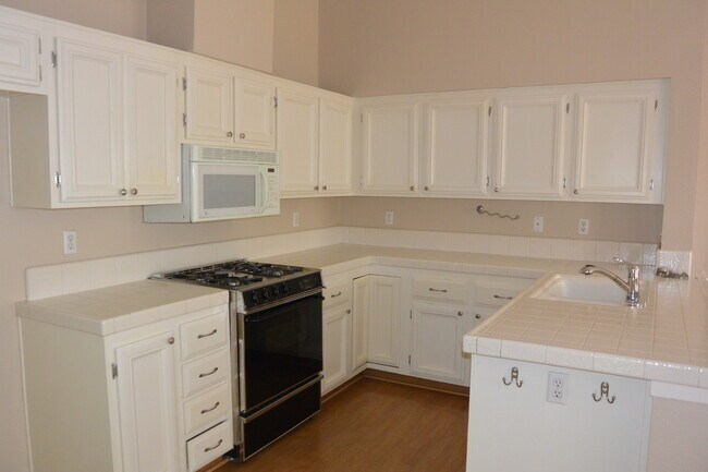 Building Photo - Desirable SW area