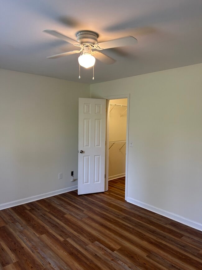 Building Photo - 63 Farm View Cir