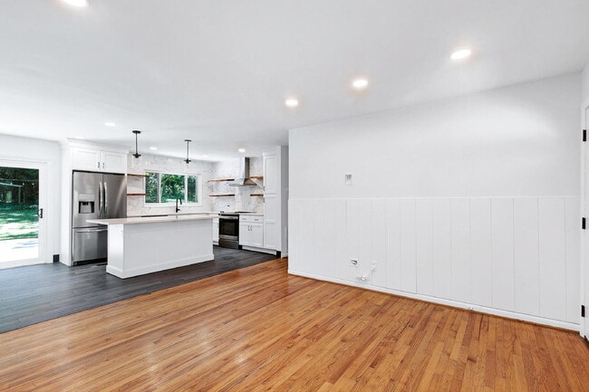 Building Photo - 1512 Beechwood Dr