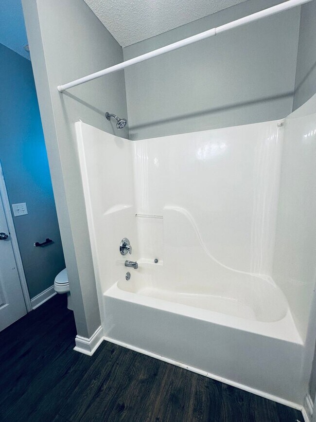 Building Photo - 406 Brookewater Ln