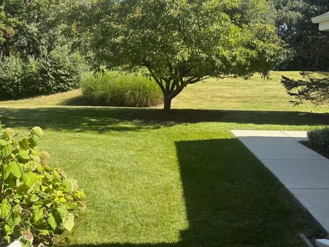 Building Photo - 8976 Woodbridge Dr