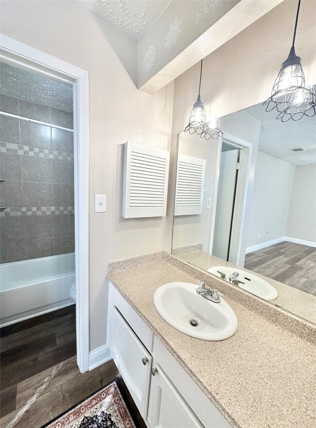 Building Photo - 14227 Cornelia Dr