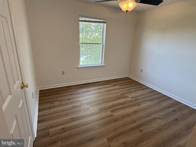 Building Photo - 1183 River Bend Ct