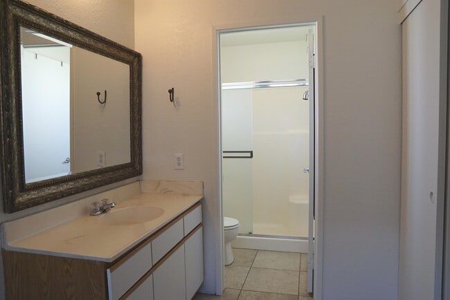 Building Photo - 53805 Avenida Martinez