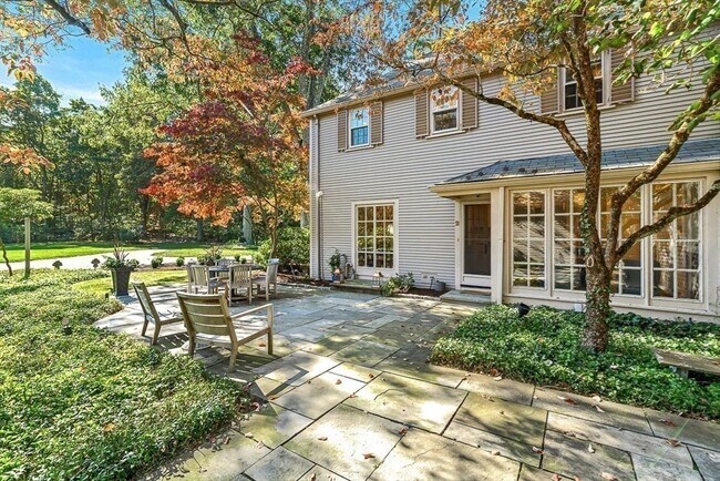 Building Photo - 2 Phillips Pond Rd