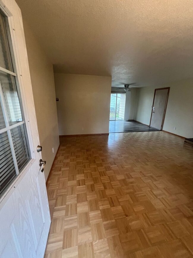 Building Photo - A great connection make all the difference!