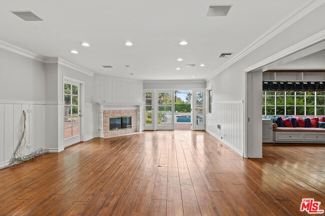 Building Photo - 710 Alta Dr