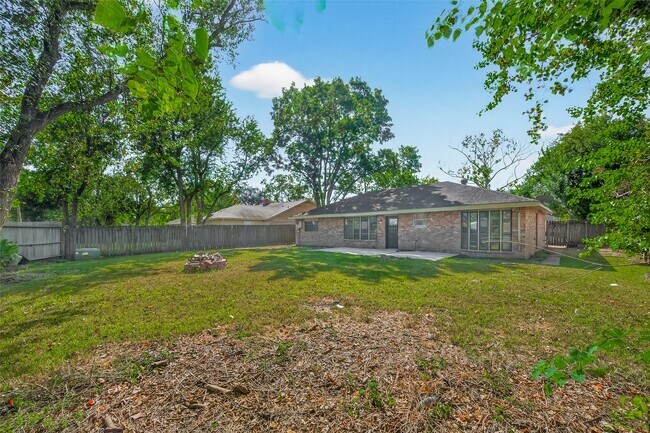Building Photo - 811 Lochmoor Ln