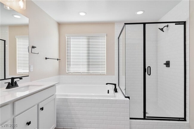 Building Photo - 3859 Painted Lady Ave