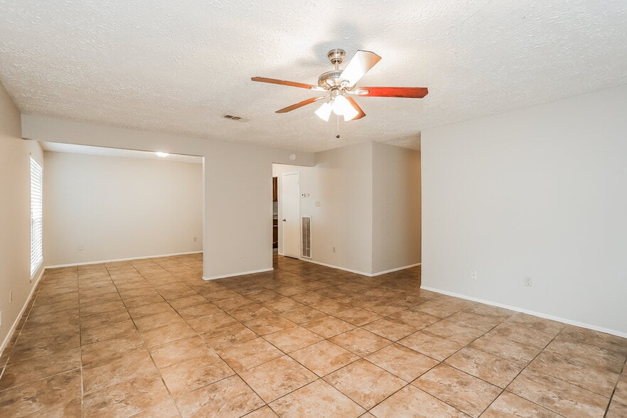 Building Photo - 14214 Bateau Dr