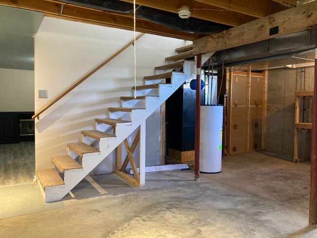 Building Photo - **Backyard offers County Setting in City L...