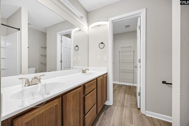 Building Photo - 815 Chablis Dr