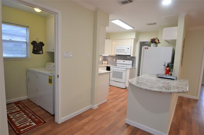 Building Photo - 12711 Westleigh Dr