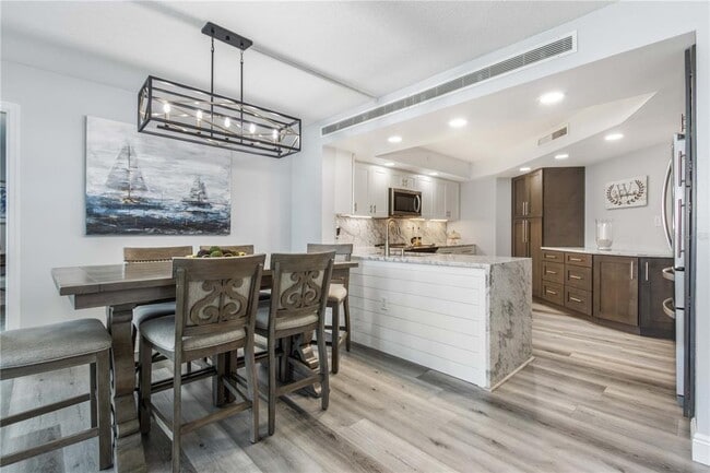 Building Photo - 690 Island Way