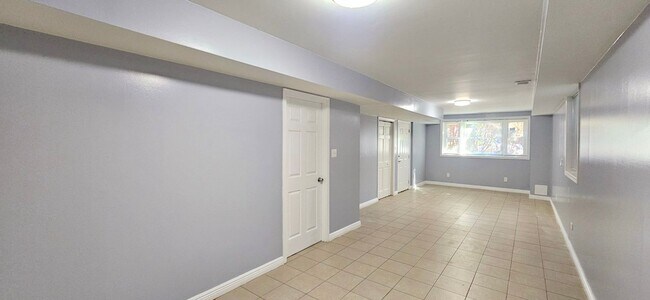 Building Photo - 2444 W Homer St