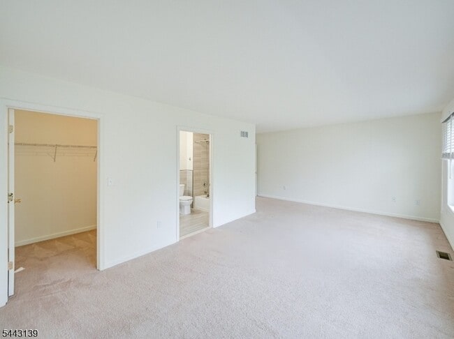 Building Photo - 26 DeCroce Ct