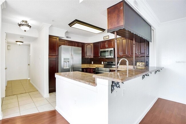 Building Photo - 13815 Fairway Island Dr
