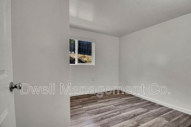 Building Photo - 9105 Rosedale Dr
