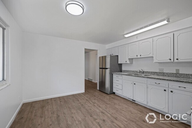 Building Photo - 615 15th St