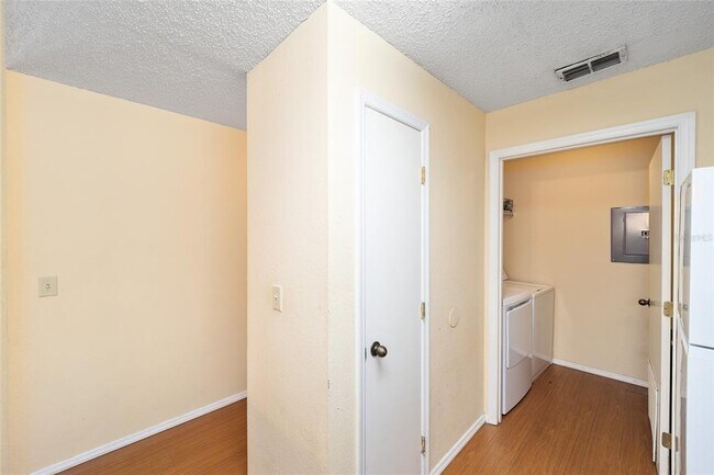 Building Photo - 3705 SW 27th St