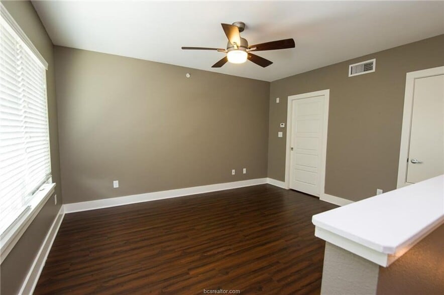 Building Photo - 1 Bed, 1.5 Bath Apartment on Northgate! Minutes from TAMU