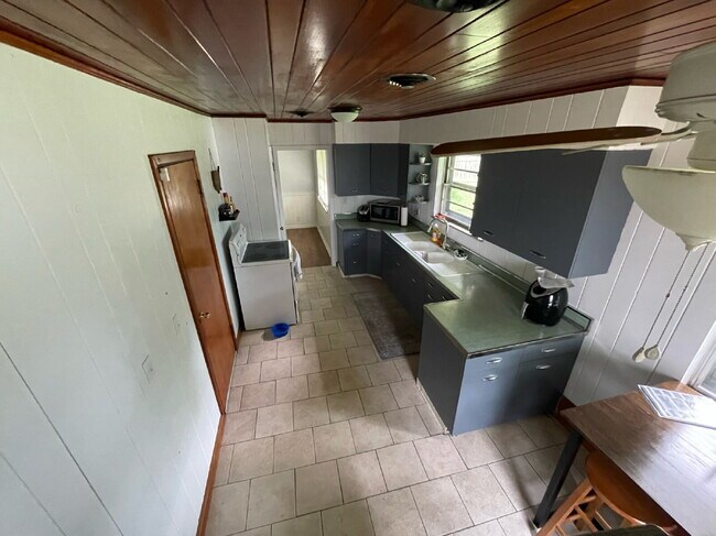 Building Photo - 2920 Highwoods Dr E