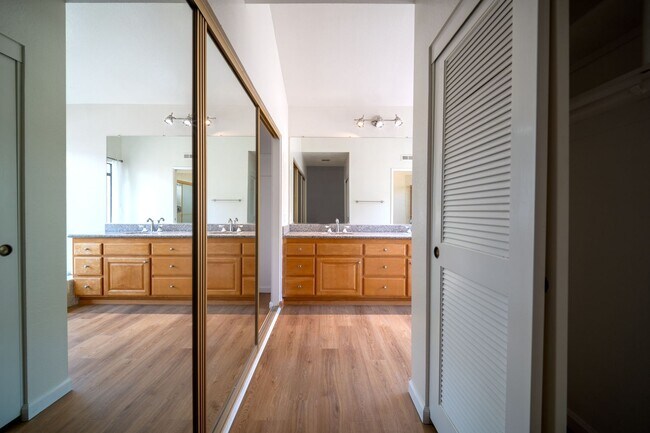 Building Photo - Fountain Valley Family home