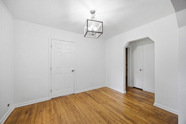 Building Photo - 3826 Kingwood Cir