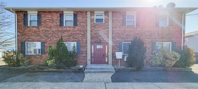 Building Photo - 2420 Bennett Ave