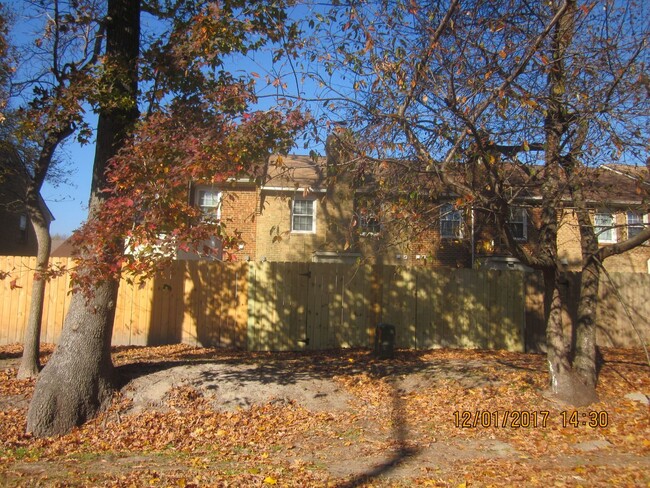 Building Photo - Charming 3-Bedroom, 2.5-Bath Townhouse