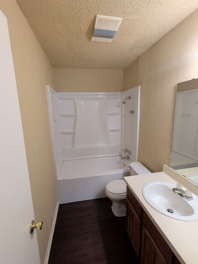 Building Photo - 4702 Green Hollow Dr