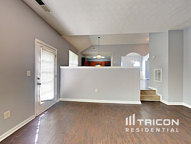 Building Photo - 660 Escalade Dr
