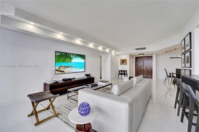 Building Photo - 20281 E Country Club Dr