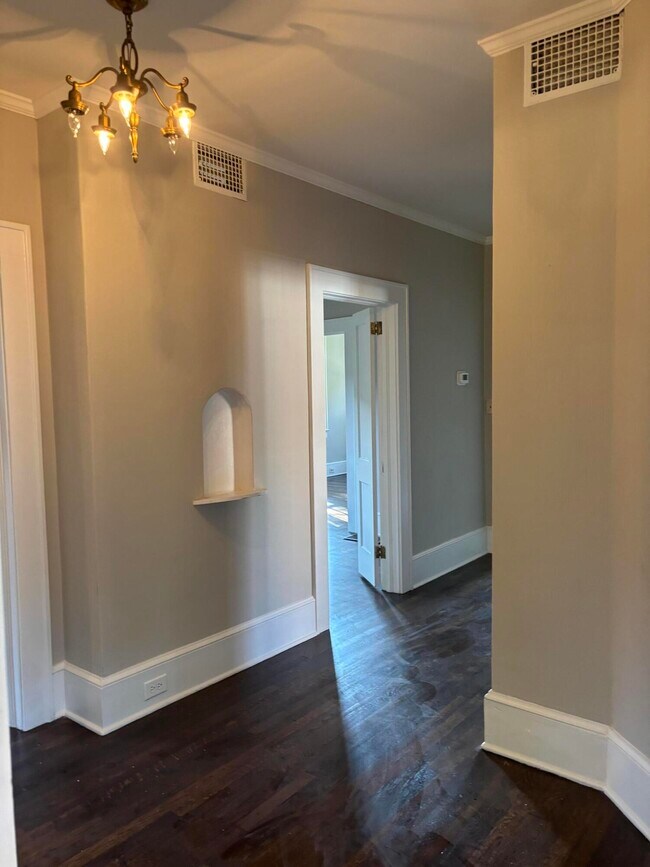 Building Photo - 41 W Charlotte Ave