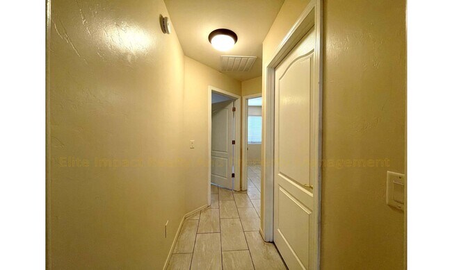 Building Photo - 10844 S Lake Gambusi Dr