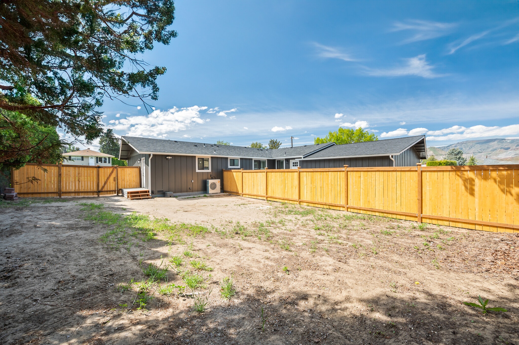 Building Photo - 1301 Clements Cir