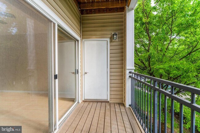 Building Photo - 12954 Centre Park Cir