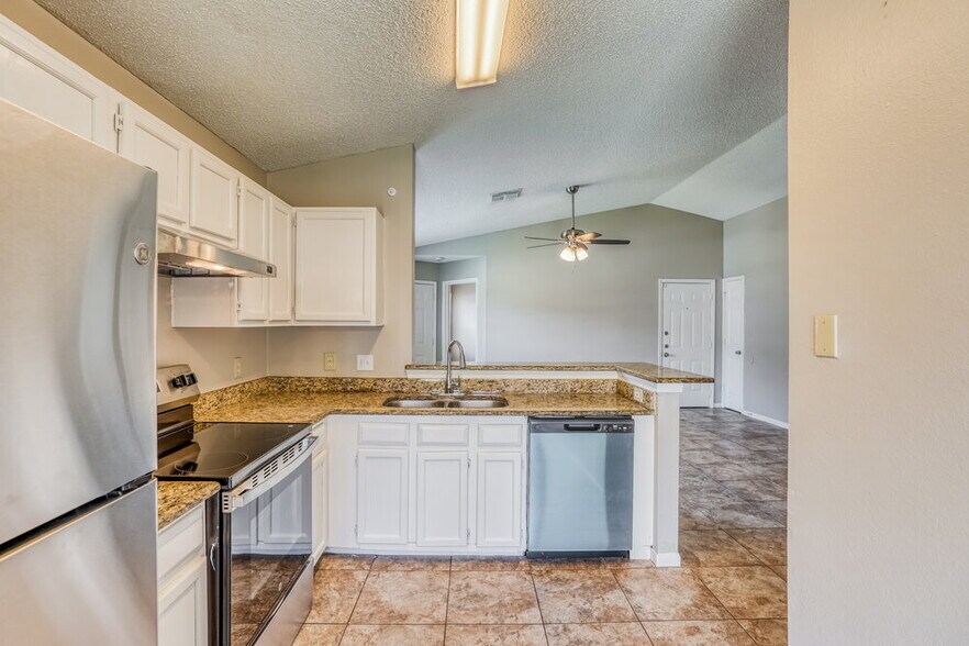 Building Photo - 7706 Ellis Dr