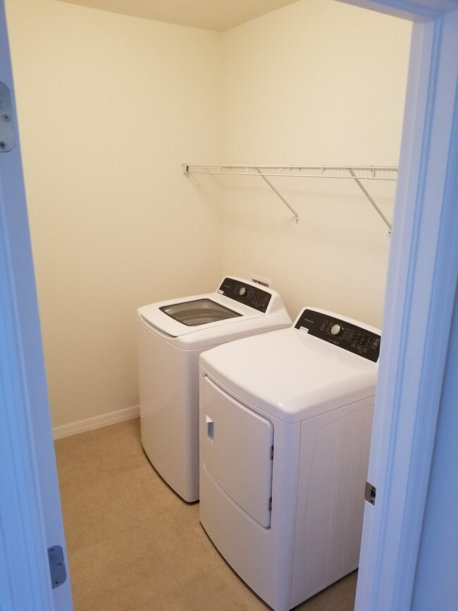 Building Photo - 220 SW 19th Terrace