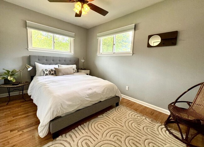 Building Photo - 6-8 months fully furnished 4-bedroom, 1.5 bathroom