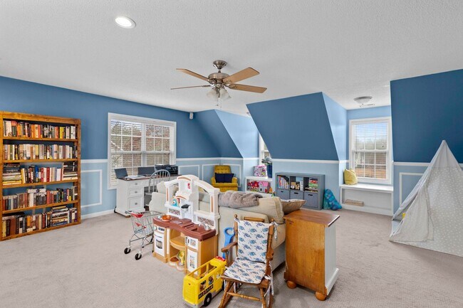 Building Photo - Home in Waterfront Community