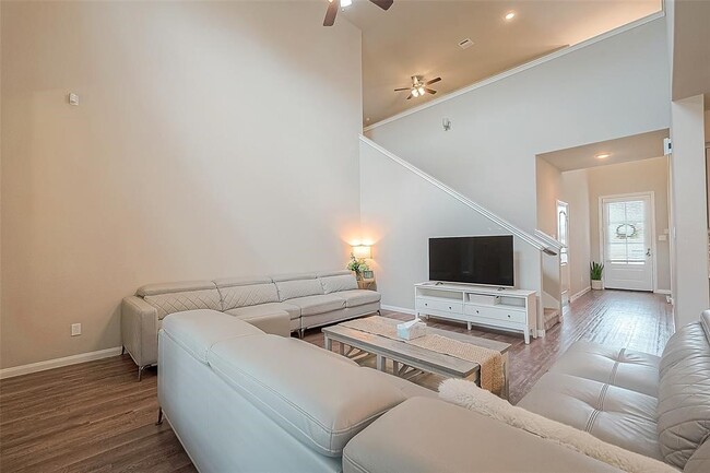 Building Photo - 21029 Crinet Square